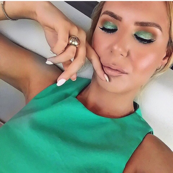 🌱 LULU’S GREEN CROP TOP! - Picture 11 of 11